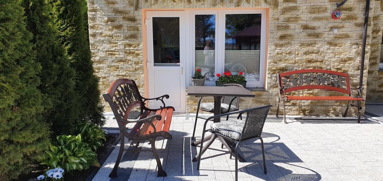 Apartamenty I Pokoje Goscinne Zosia 달로브코 외부 사진