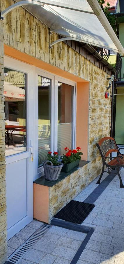 Apartamenty I Pokoje Goscinne Zosia 달로브코 외부 사진