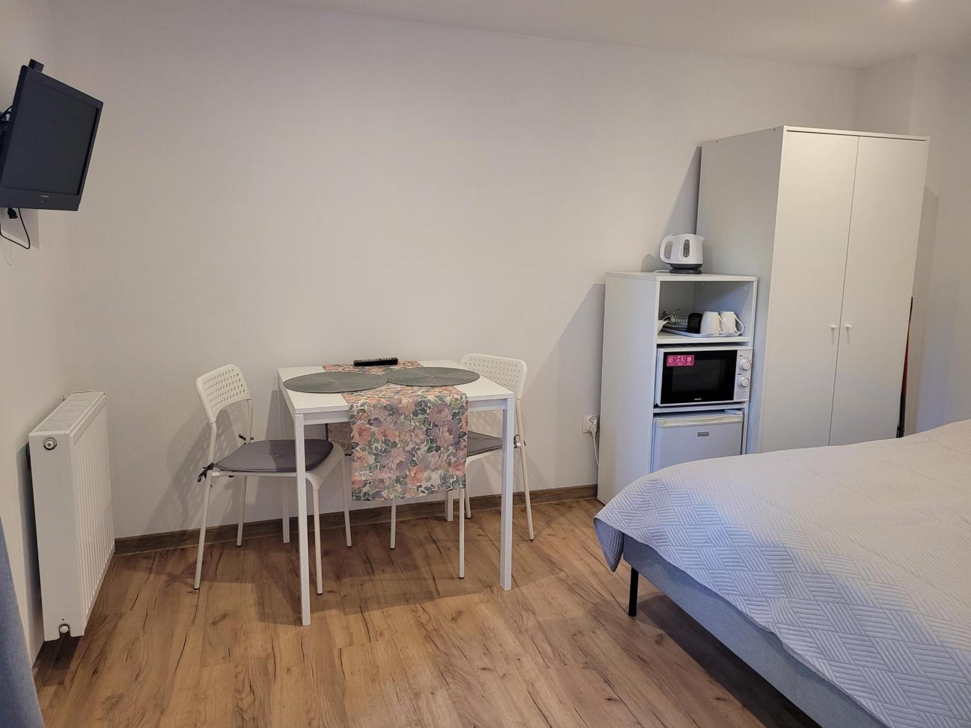 Apartamenty I Pokoje Goscinne Zosia 달로브코 외부 사진